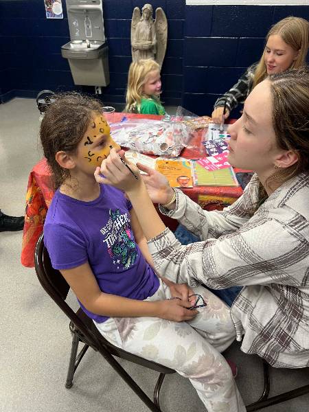 Girl getting a leopard face design
